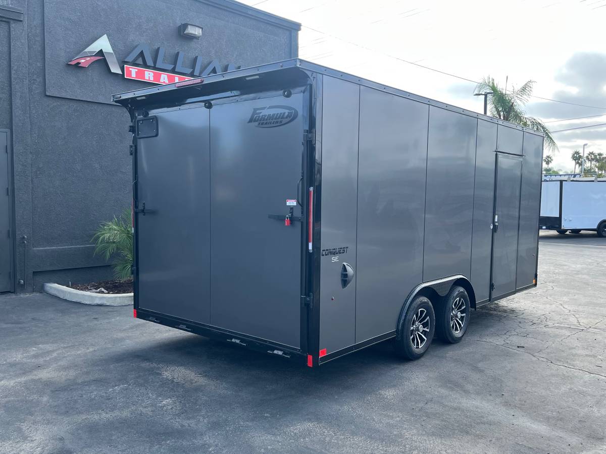 18x102 enclosed trailer, photo 6