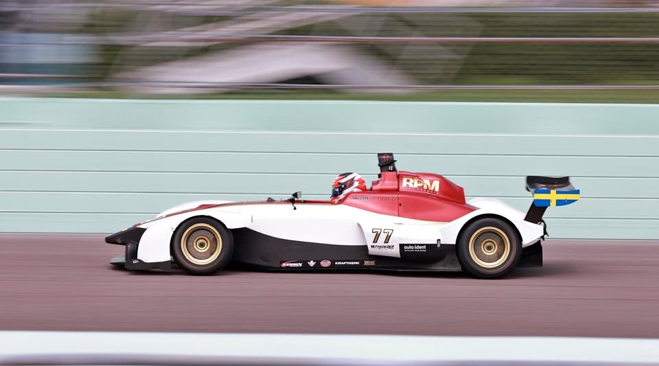Wolf GB08 Thunder carbon race car, 800 lbs