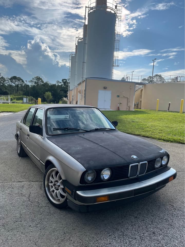 1987 BMW 325i sedan, 5-speed, runs and drives, photo 2