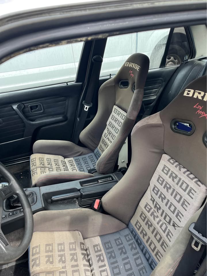 1987 BMW 325i sedan, 5-speed, runs and drives, photo 3