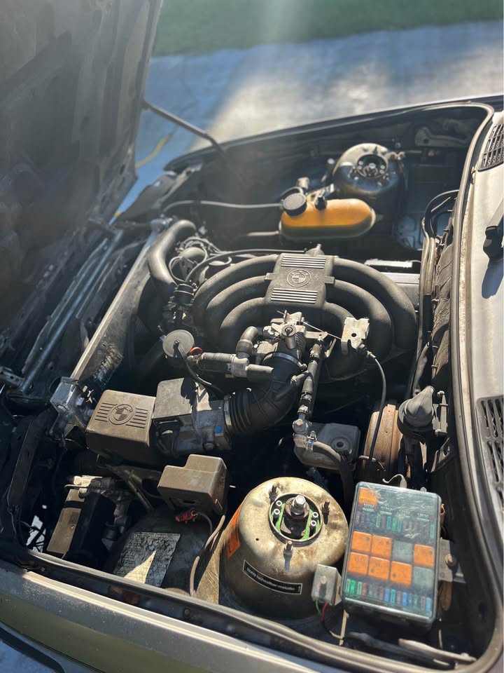 1987 BMW 325i sedan, 5-speed, runs and drives, photo 4