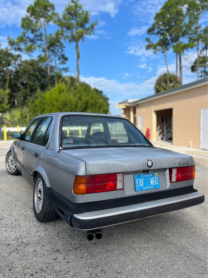 1987 BMW 325i sedan, 5-speed, runs and drives, photo 6