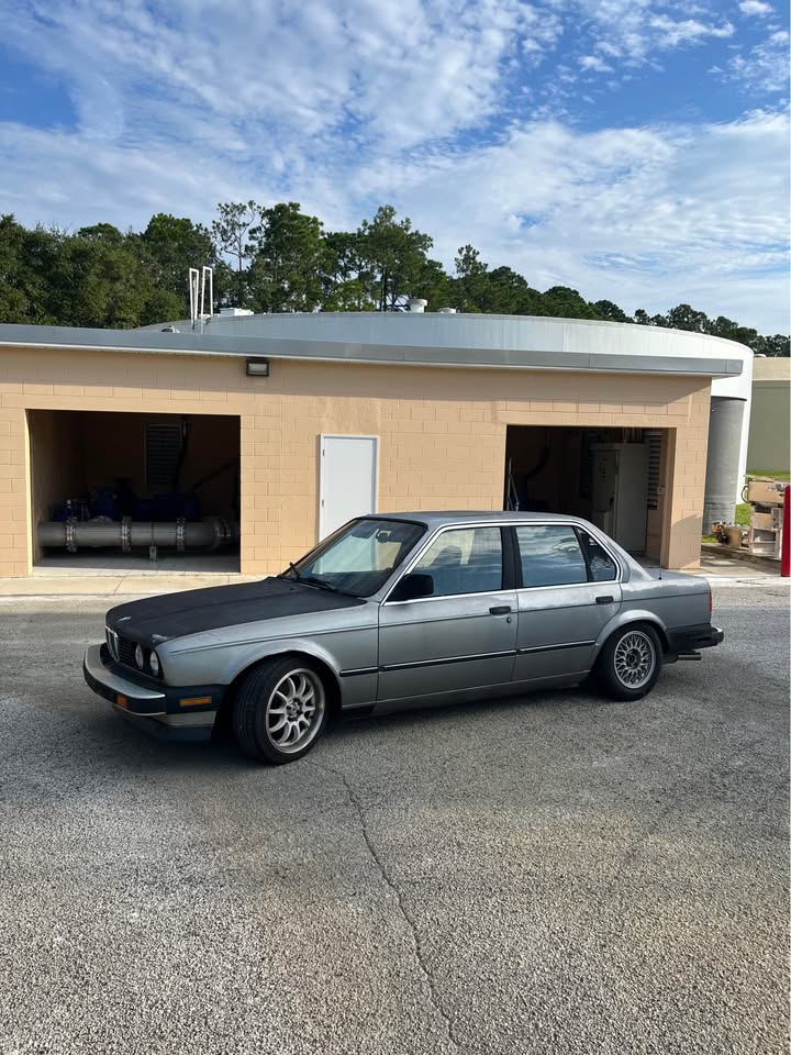 1987 BMW 325i sedan, 5-speed, runs and drives, photo 10