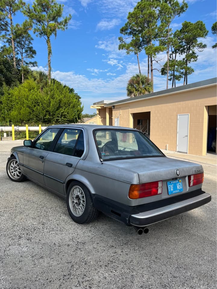 1987 BMW 325i sedan, 5-speed, runs and drives, photo 11