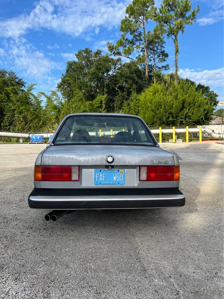 1987 BMW 325i sedan, 5-speed, runs and drives, photo 12