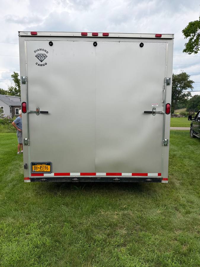2015 Diamond Cargo enclosed trailer 8.5X28ft. 7.5’ inside height, photo 3