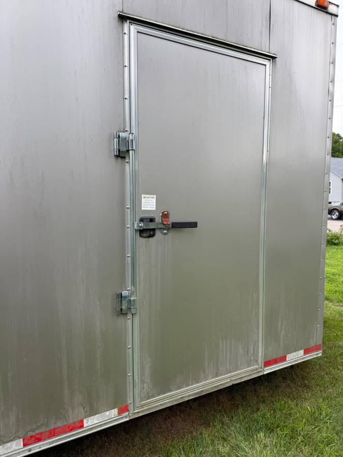 2015 Diamond Cargo enclosed trailer 8.5X28ft. 7.5’ inside height, photo 5