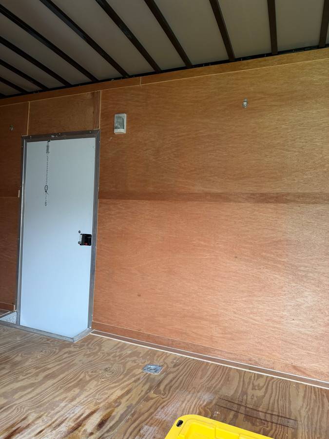 2015 Diamond Cargo enclosed trailer 8.5X28ft. 7.5’ inside height, photo 7