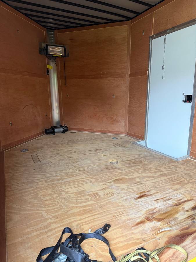 2015 Diamond Cargo enclosed trailer 8.5X28ft. 7.5’ inside height, photo 8