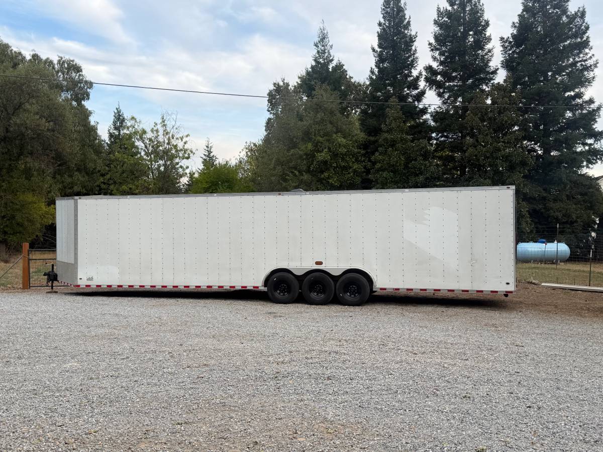 2023 car hauler 36’triple axel, photo 2