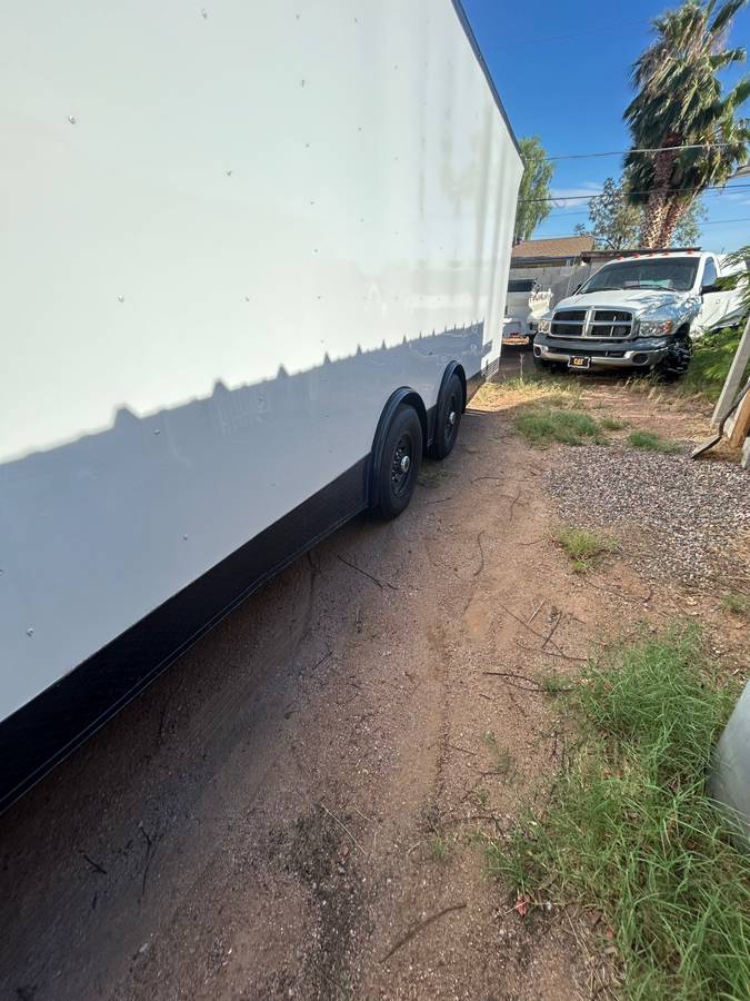 8.5 x 28ft plus v nose enclosed trailer car hauler, photo 3