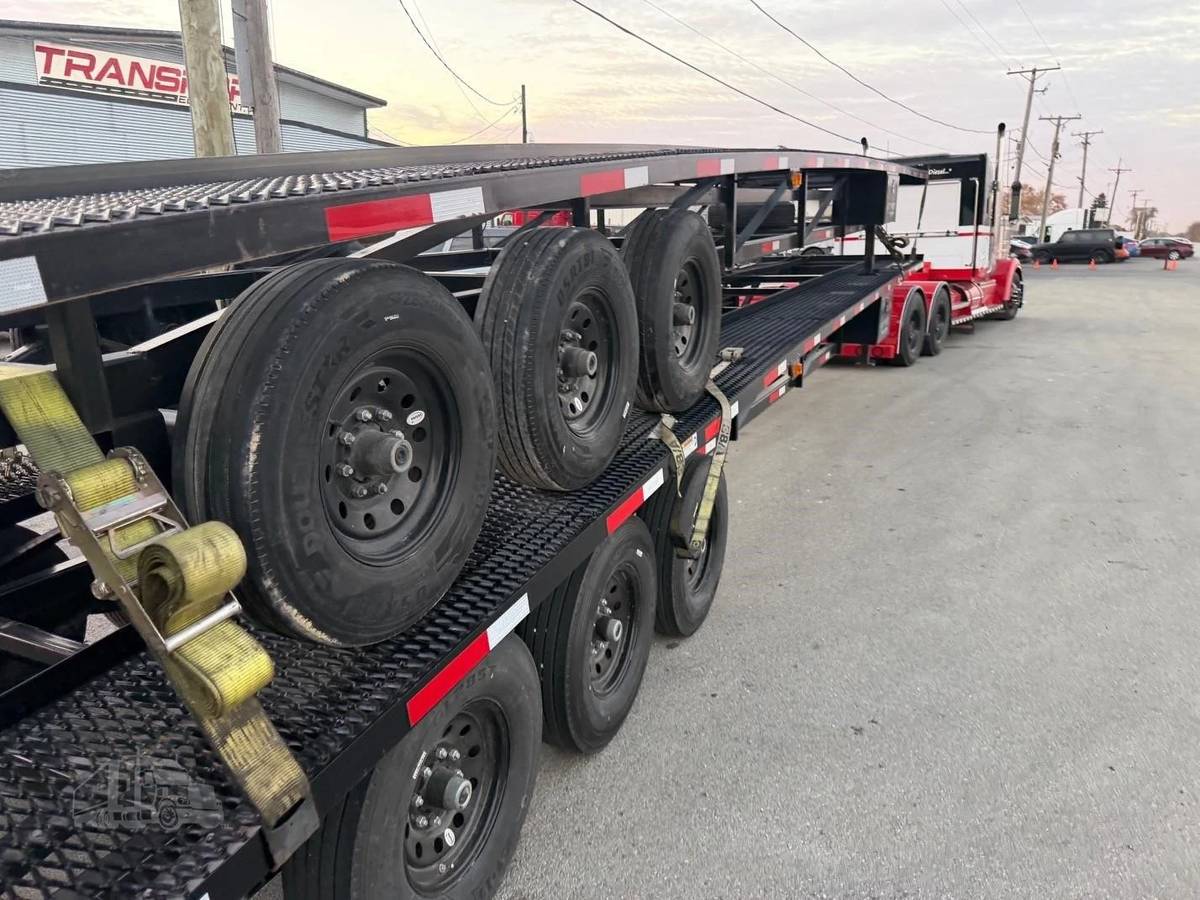 2023 Silverback 50 foot car trailer 5th Wheel w/12K Winch, photo 2