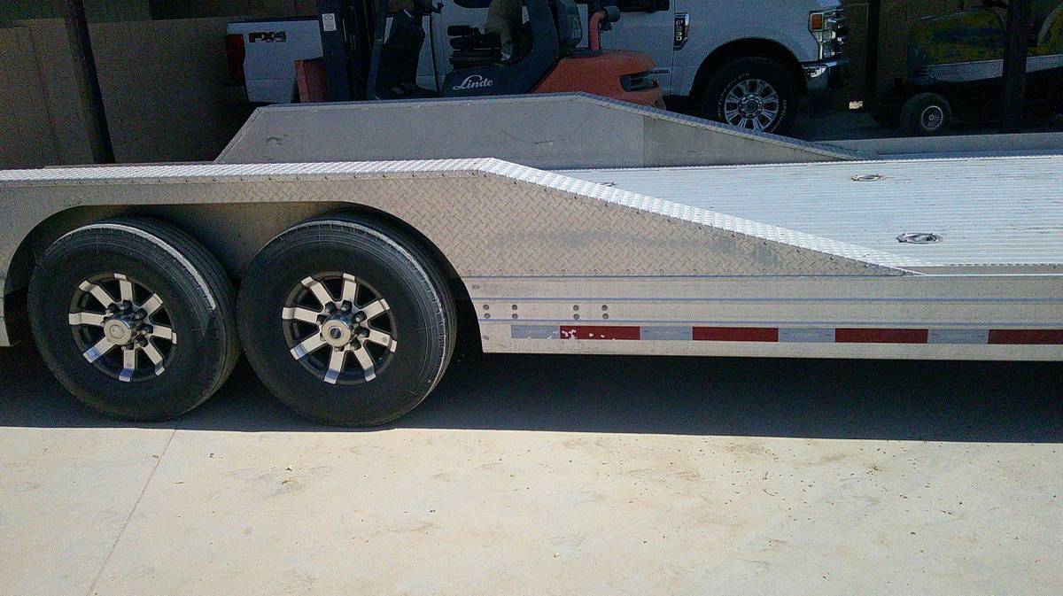 2011 Featherlite 24' Car Hauler 101" wide with New Tires (REDUCED), photo 3