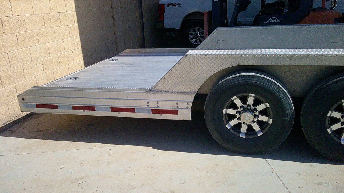 2011 Featherlite 24' Car Hauler 101" wide with New Tires (REDUCED), photo 4