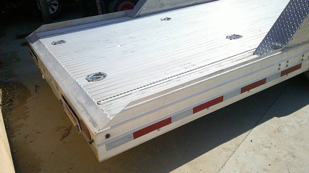 2011 Featherlite 24' Car Hauler 101" wide with New Tires (REDUCED), photo 5