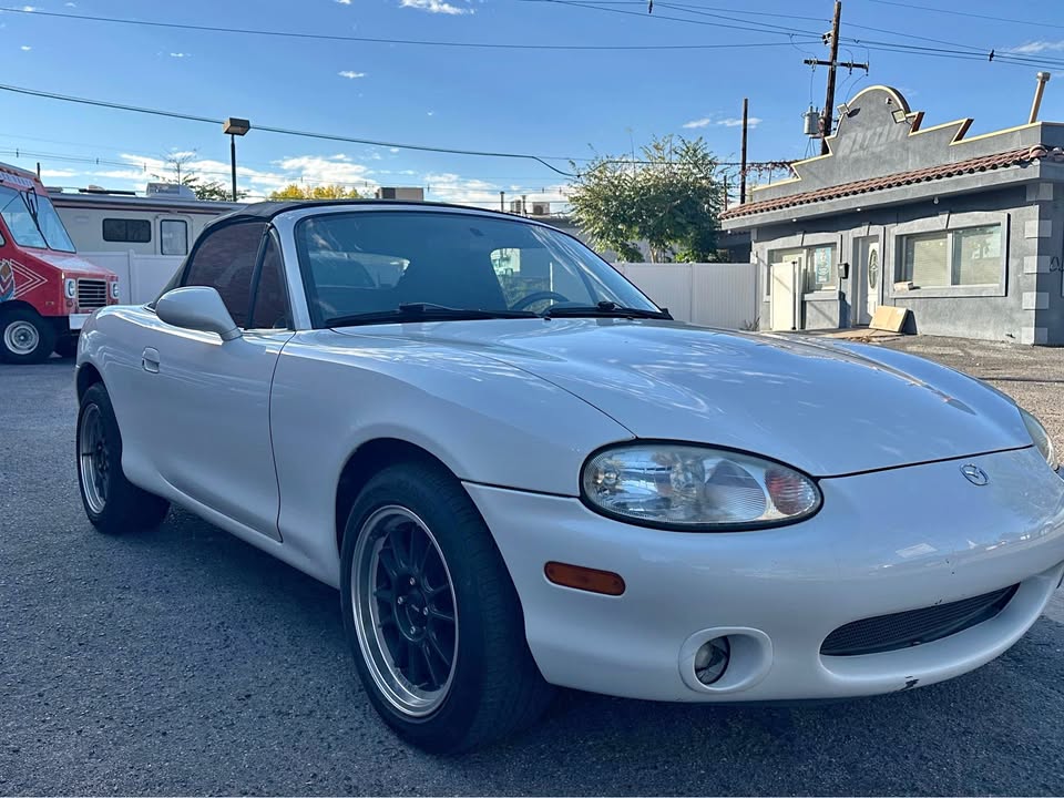 2000 Mazda Miata convertible, 5-speed, clean title, 168k miles