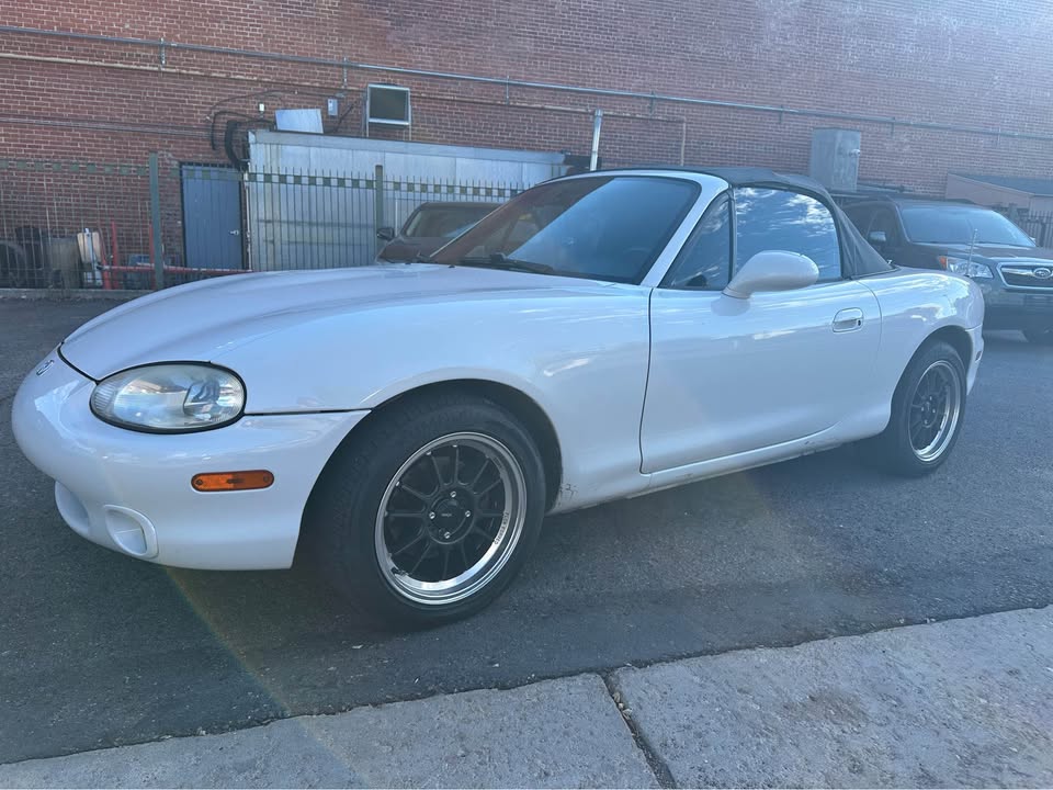 2000 Mazda Miata convertible, 5-speed, clean title, 168k miles, photo 2