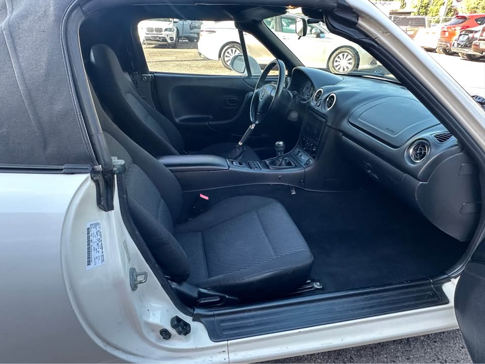 2000 Mazda Miata convertible, 5-speed, clean title, 168k miles, photo 9