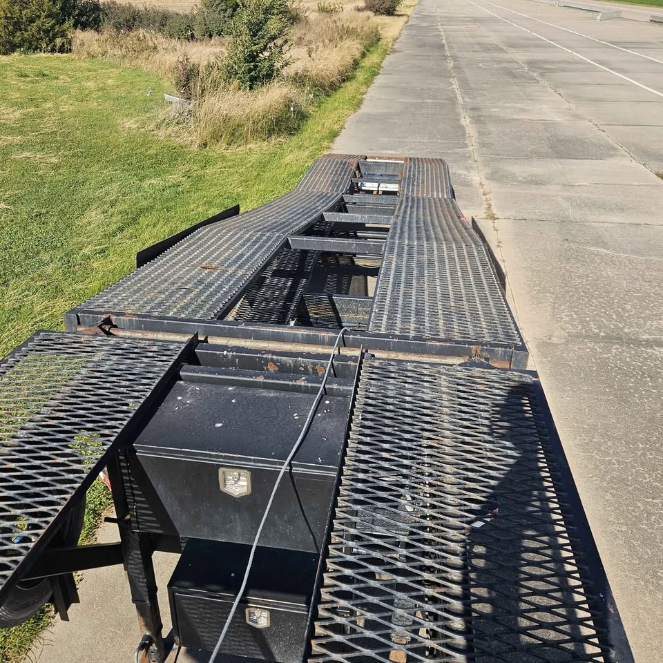 2017 Kaufman Take 4 stacker wedge car trailer, photo 3