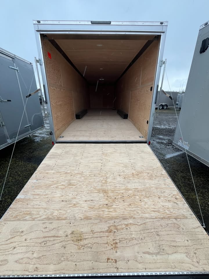 Continental 8.5x30 Auto Race Toy Hauler Enclosed Cargo Trailer Triple Axle 15k GVW!, photo 5
