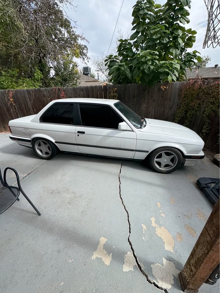1991 BMW 325i coupe, manual, needs repairs, not driving, photo 2