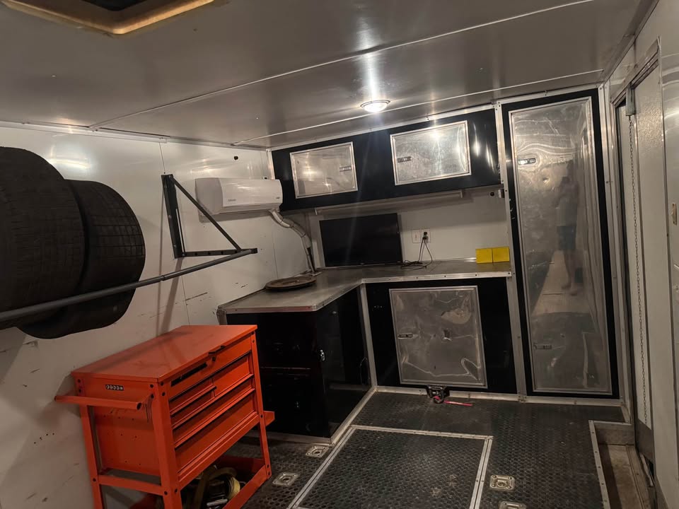 28 ft race car trailer, photo 2