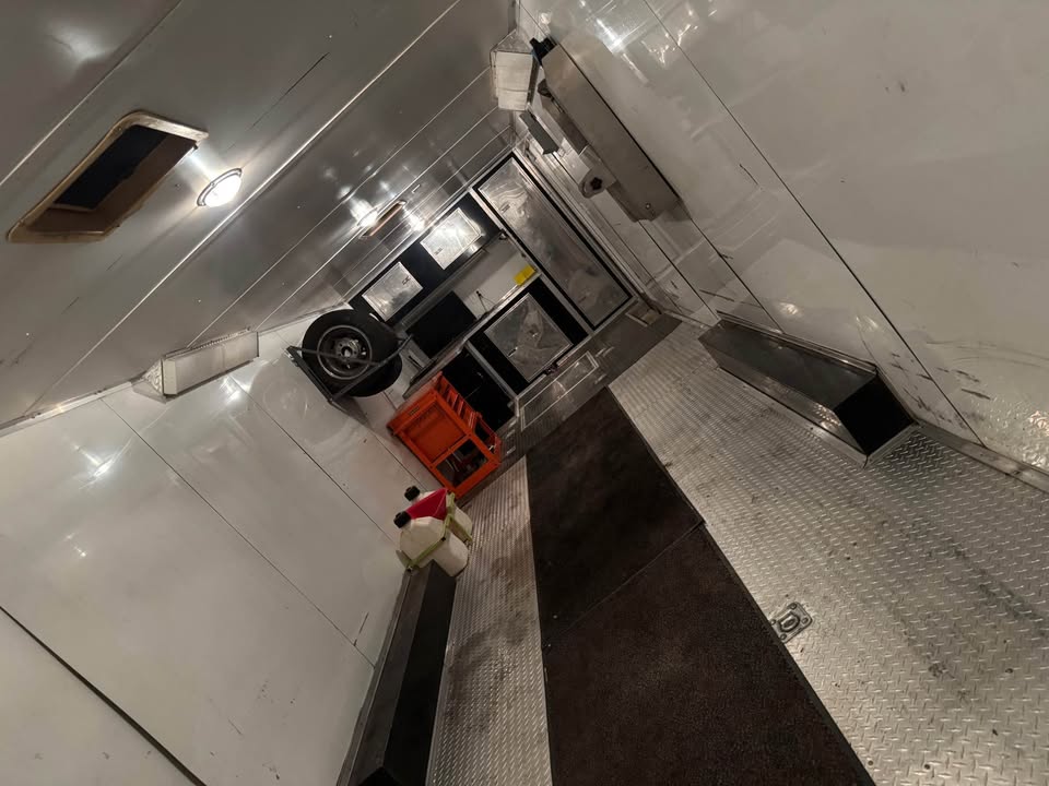 28 ft race car trailer, photo 3