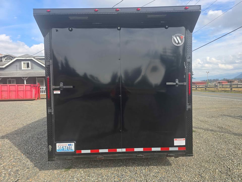 2025 28' Wow cargo enclosed race trailer, photo 2