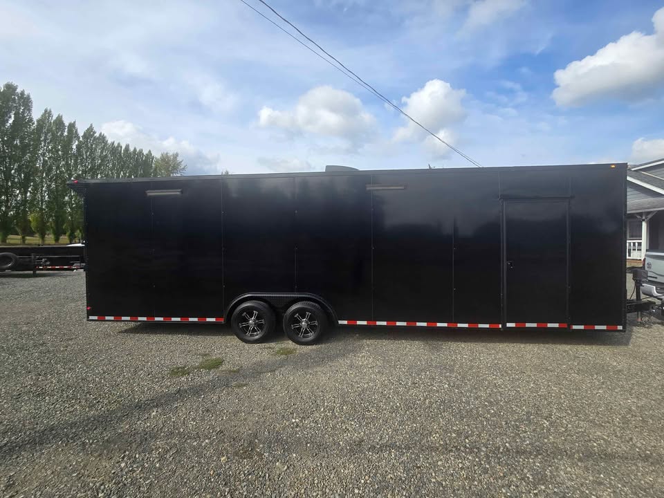 2025 28' Wow cargo enclosed race trailer, photo 3