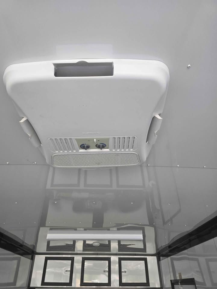2025 28' Wow cargo enclosed race trailer, photo 5