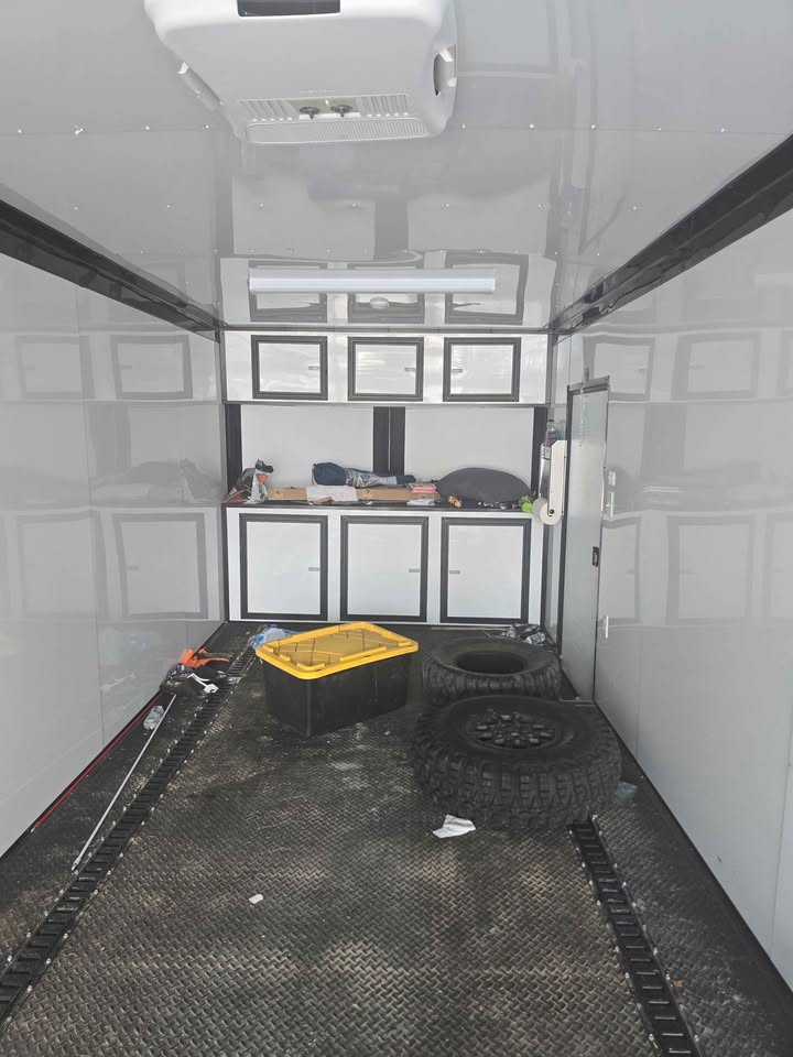 2025 28' Wow cargo enclosed race trailer, photo 8