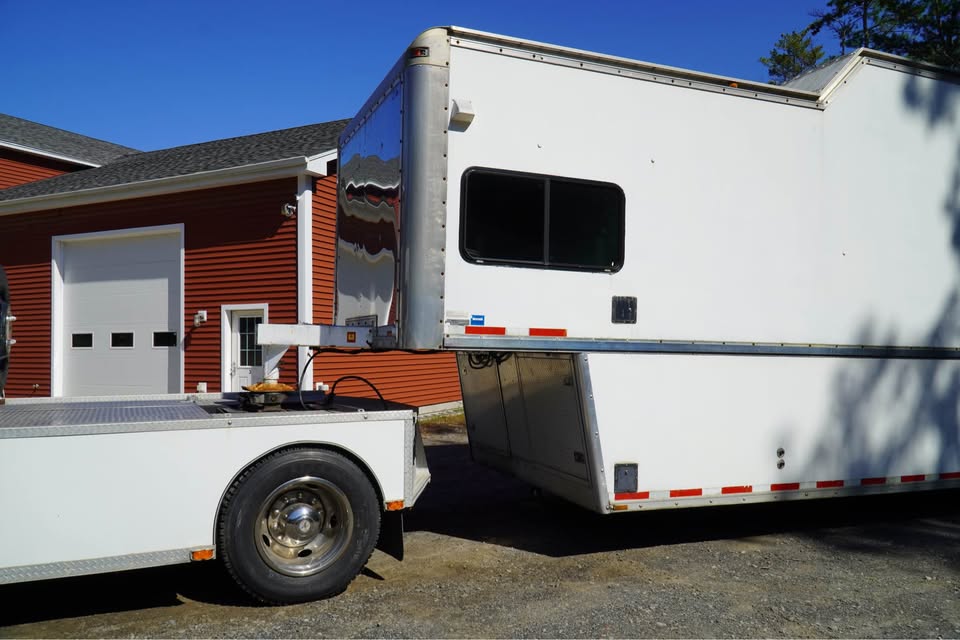 1997 T&E 43 ft enclosed stacker racing trailer, photo 3