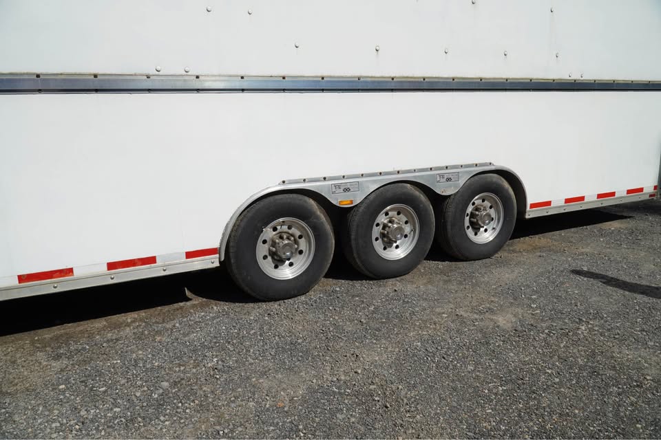 1997 T&E 43 ft enclosed stacker racing trailer, photo 5