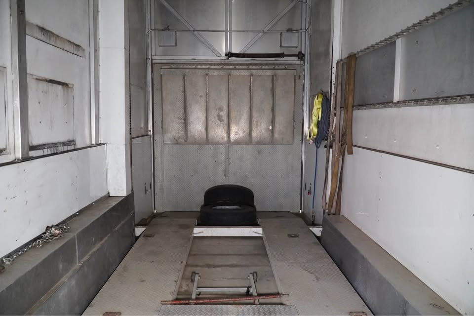 1997 T&E 43 ft enclosed stacker racing trailer, photo 7