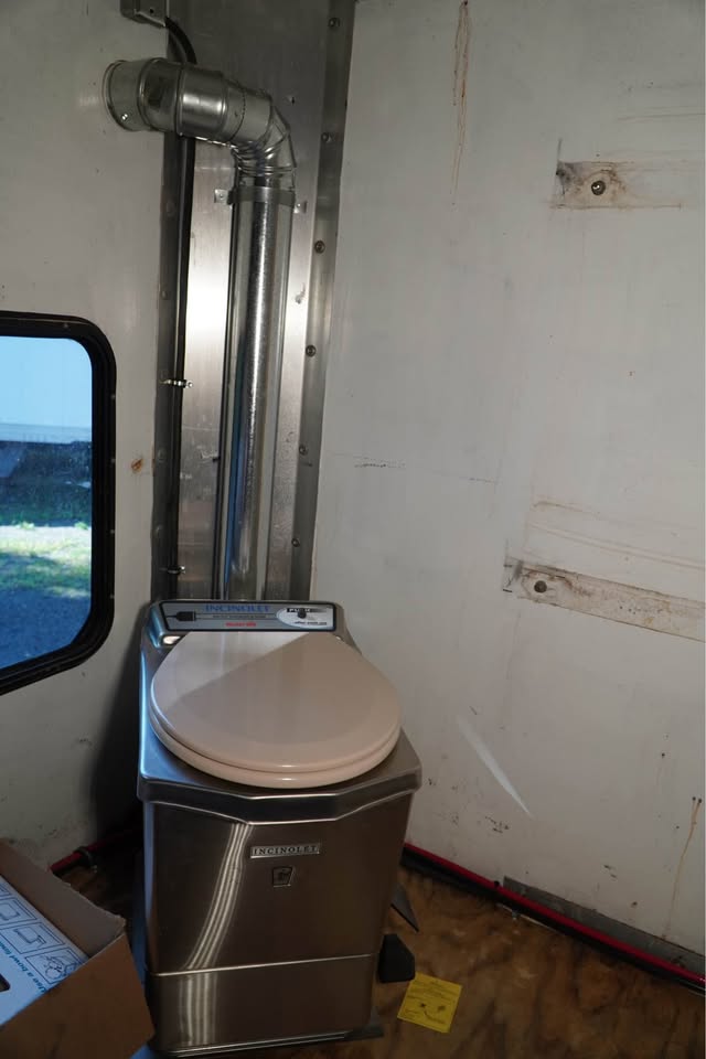 1997 T&E 43 ft enclosed stacker racing trailer, photo 10