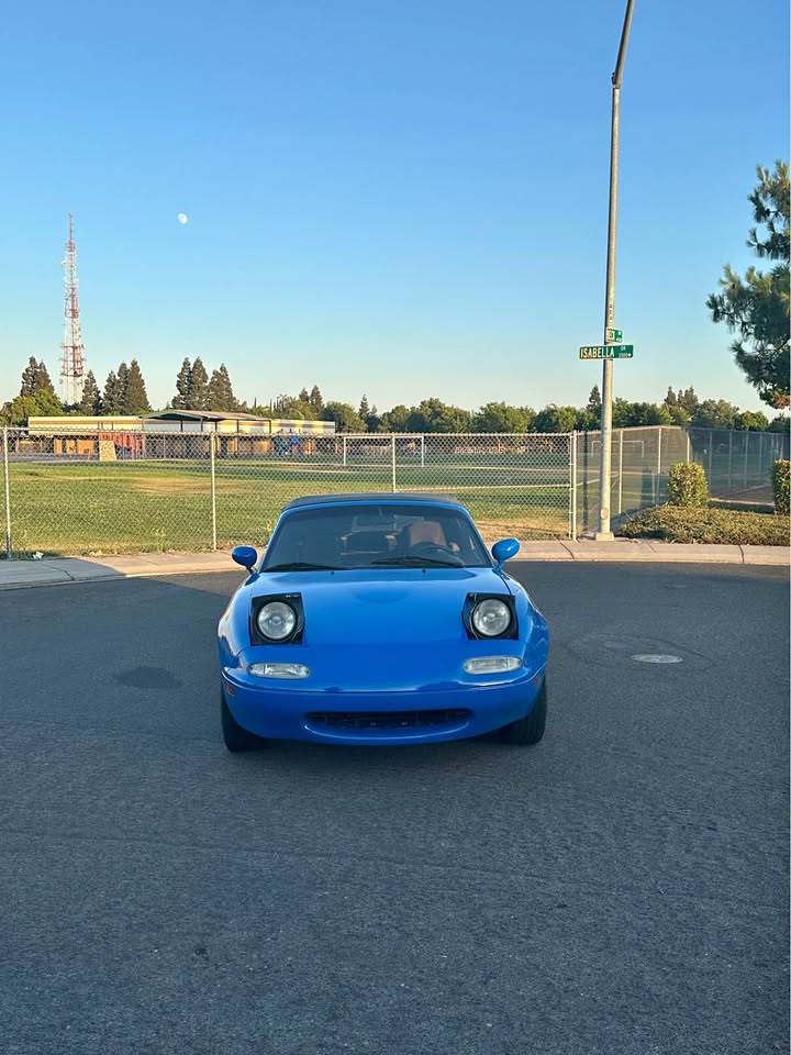 1990 Mazda Miata, manual, clean title, 149k miles