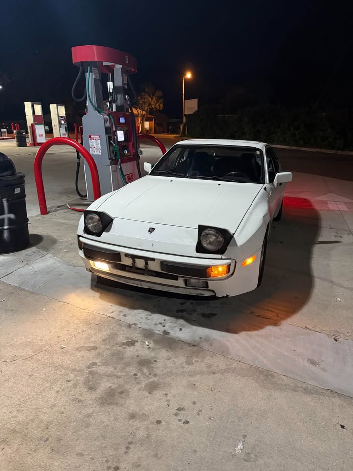 1985 Porsche 944, 5-speed, non-turbo, starts right away, photo 6