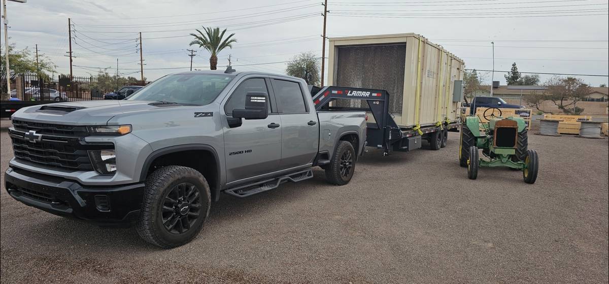 26' Lamar Hydraulic Tilt Gooseneck Trailer, photo 3