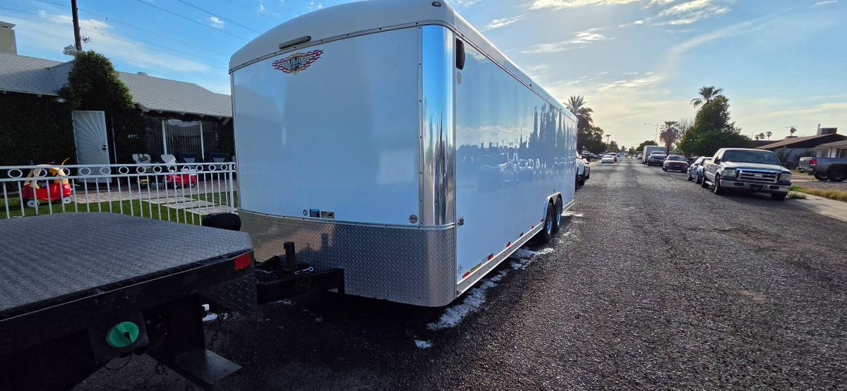 8.5 x 24ft enclosed trailer H&H model, photo 2