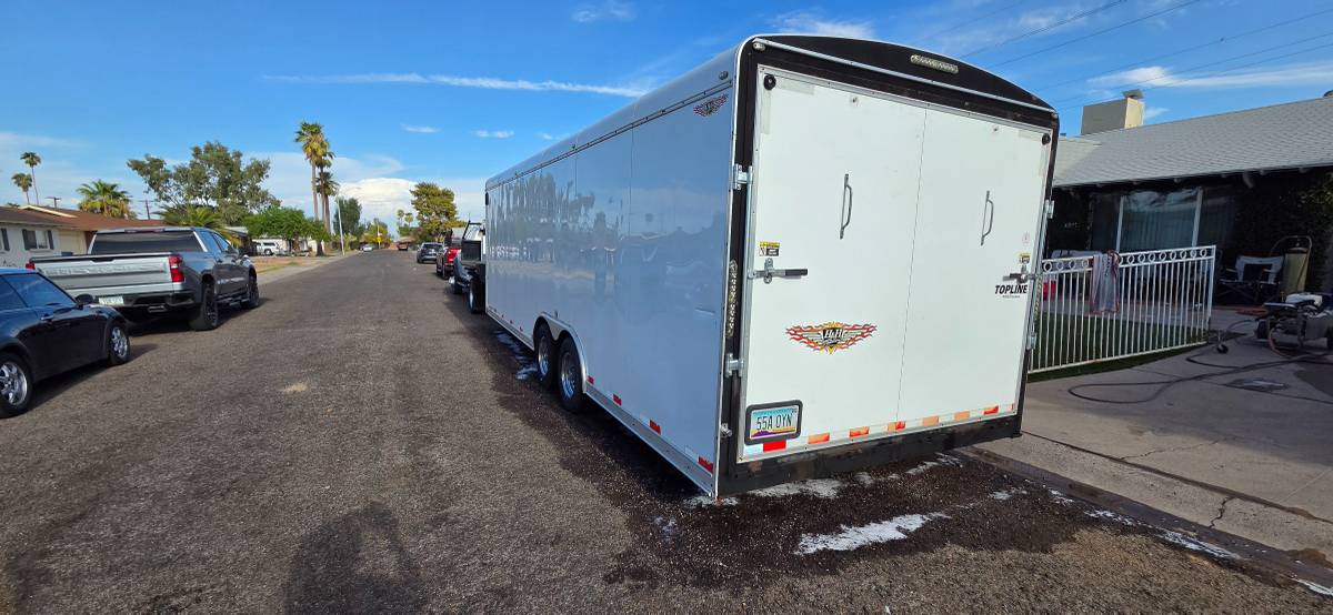 8.5 x 24ft enclosed trailer H&H model, photo 3