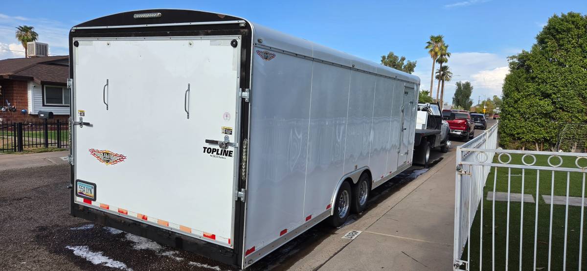 8.5 x 24ft enclosed trailer H&H model, photo 4