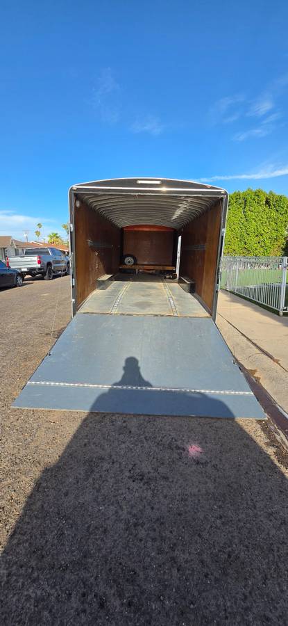 8.5 x 24ft enclosed trailer H&H model, photo 5