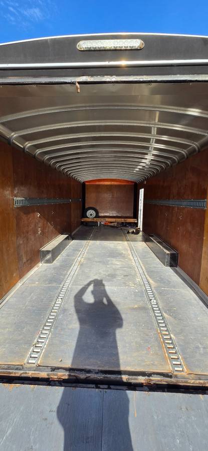 8.5 x 24ft enclosed trailer H&H model, photo 6