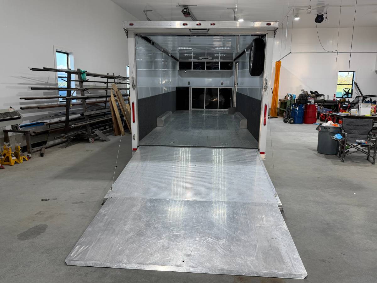 2024 inTech iCon series 8.5'X28' Tag Race/Car Trailer, photo 6