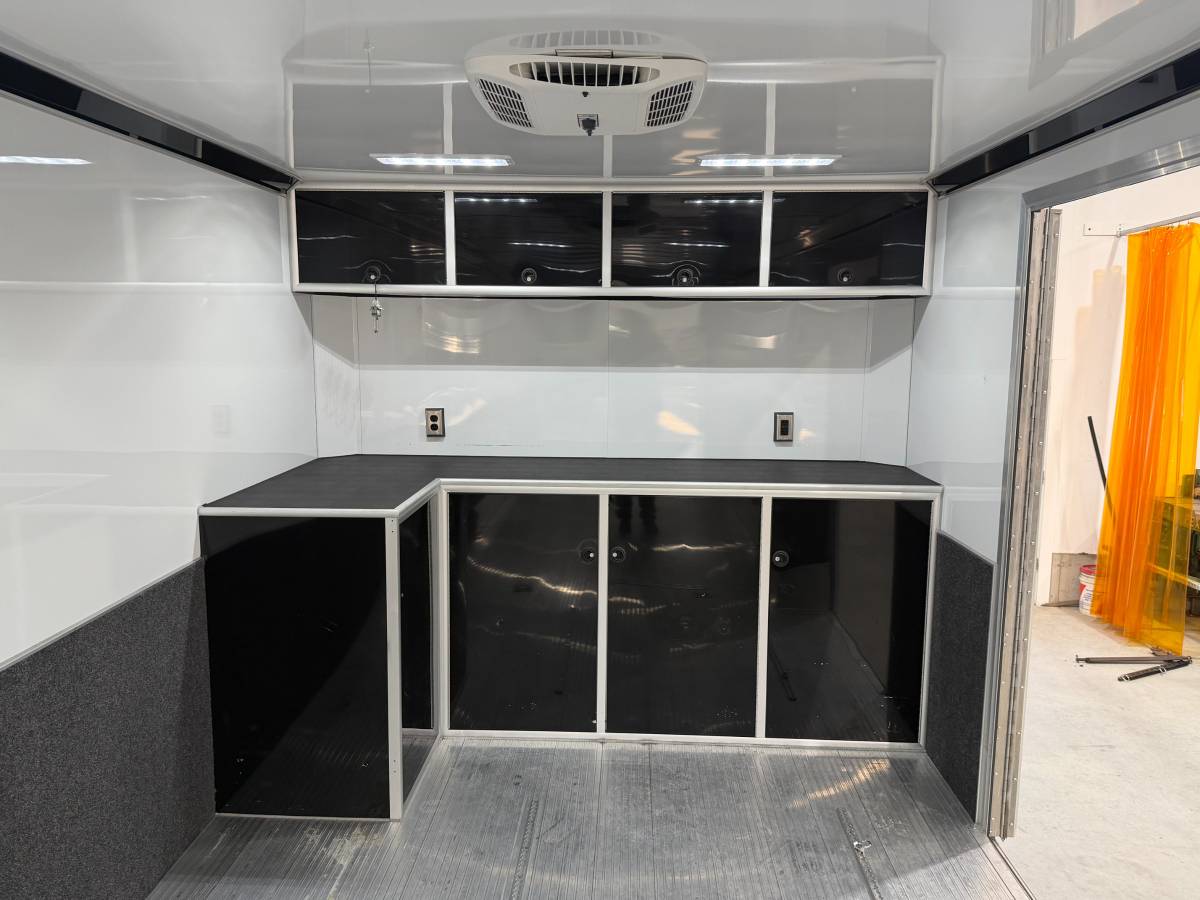 2024 inTech iCon series 8.5'X28' Tag Race/Car Trailer, photo 8