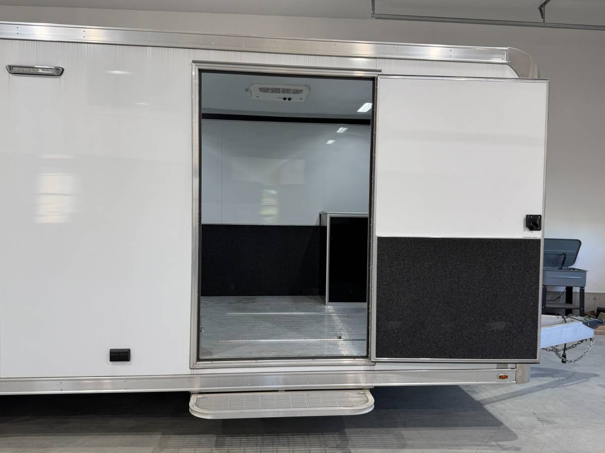 2024 inTech iCon series 8.5'X28' Tag Race/Car Trailer, photo 9
