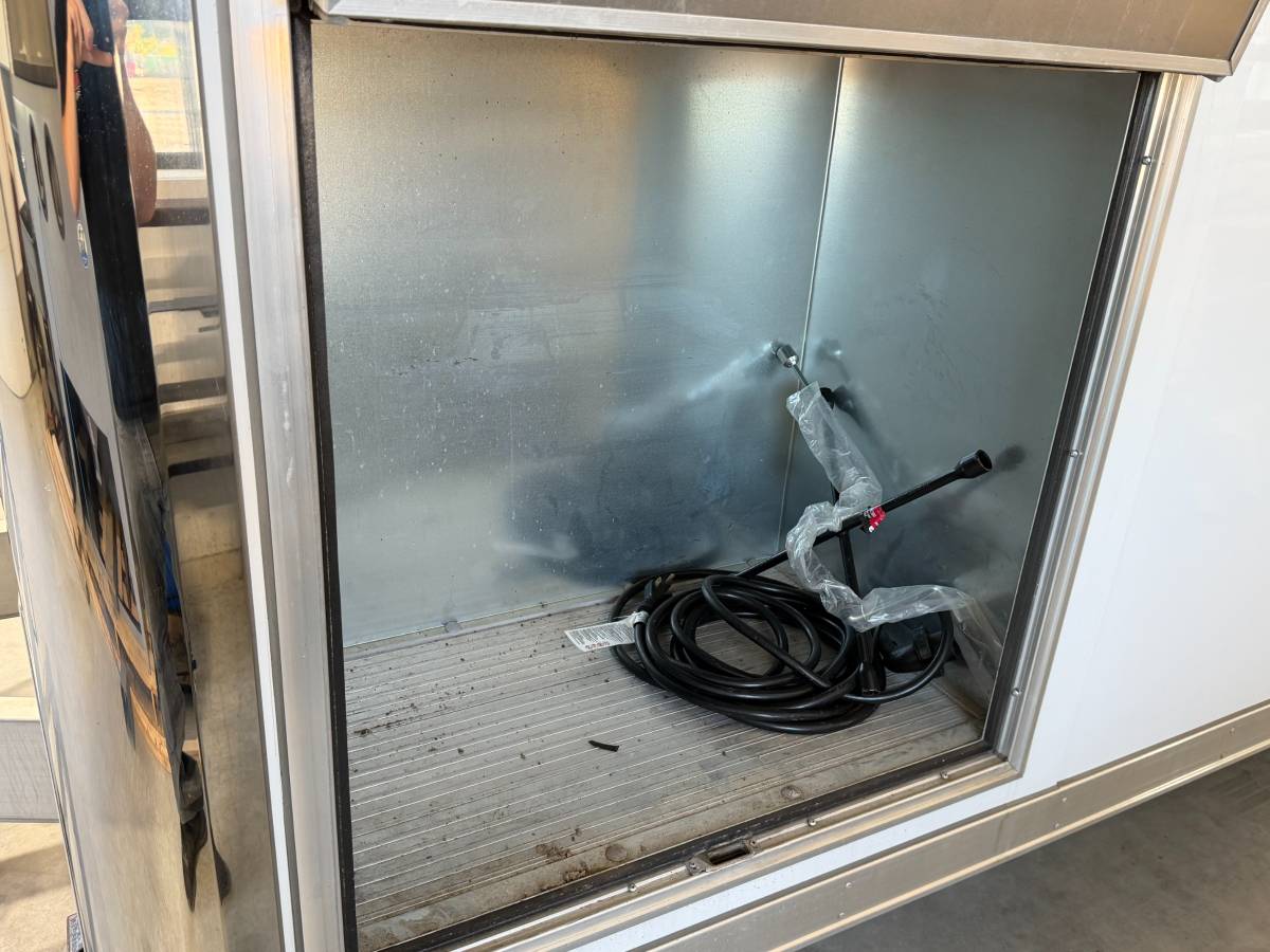 2024 inTech iCon series 8.5'X28' Tag Race/Car Trailer, photo 11