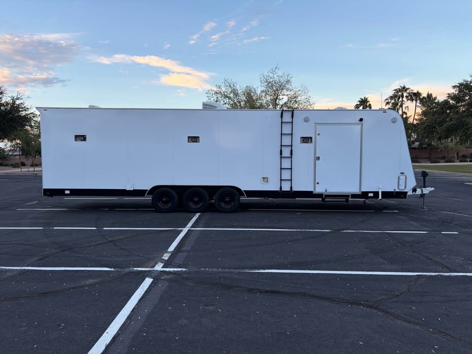2003 32 ft enclosed off-road race trailer, generator and AC, photo 2