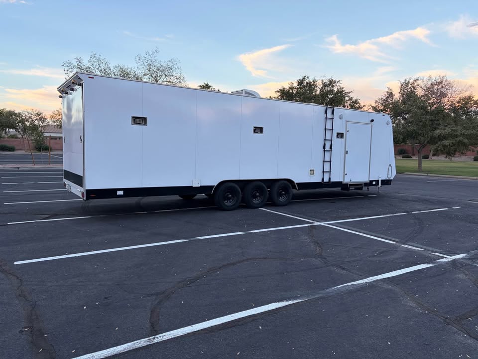2003 32 ft enclosed off-road race trailer, generator and AC, photo 3