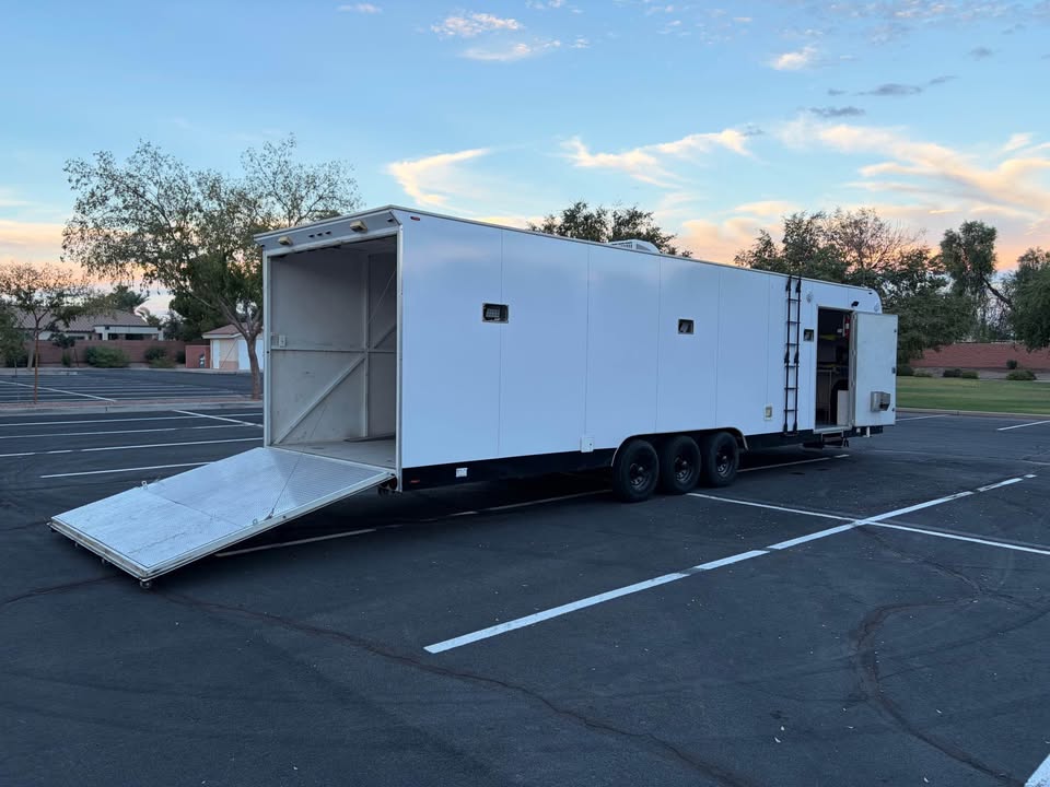 2003 32 ft enclosed off-road race trailer, generator and AC, photo 8